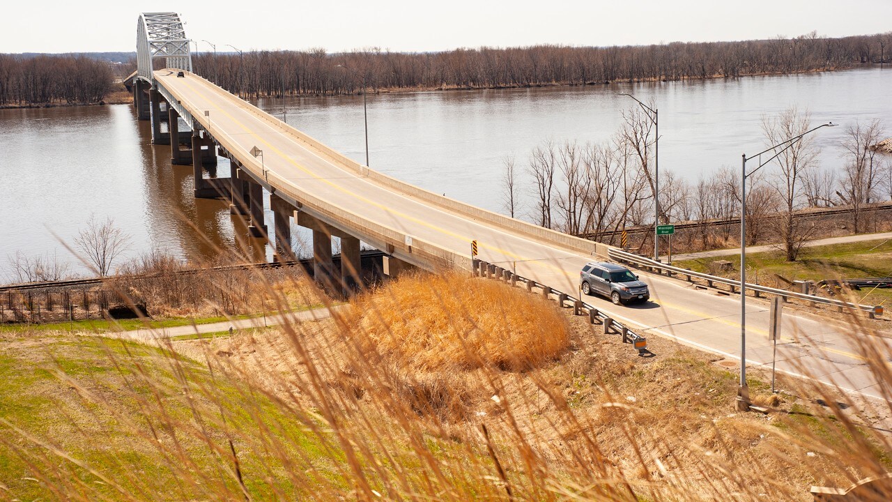  Mark Twain spent time in Muscatine, Iowa, while working for the newspaper. Today, the Twain Overlook provides views of the Mississippi River.