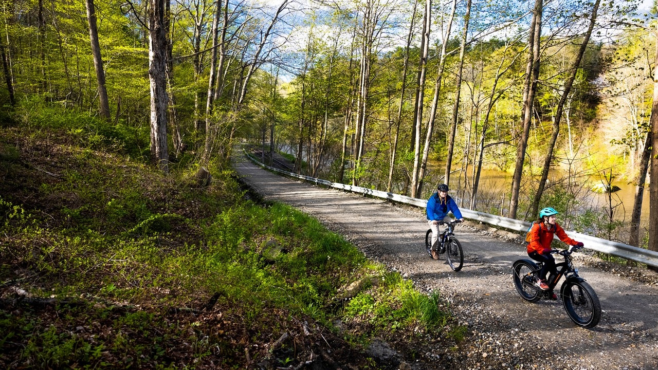 The Covered Bridge Electric Bike company in West Cornwall rents e-bikes.