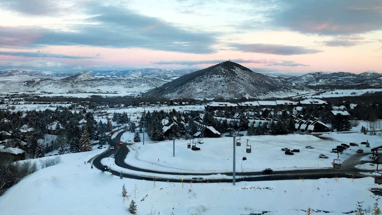 El sol se pone en las pistas de esquí de Park City.